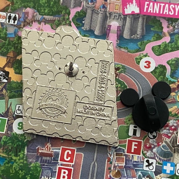 Disney parks thinking frustrated Donald Duck diamond colorful pin 2013 trader - Picture 2 of 2